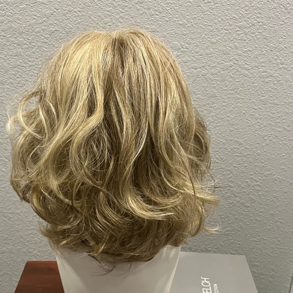 Raquel Welch It Curl
Pale Golden Honey RL16/88 - Picture 3 of 8